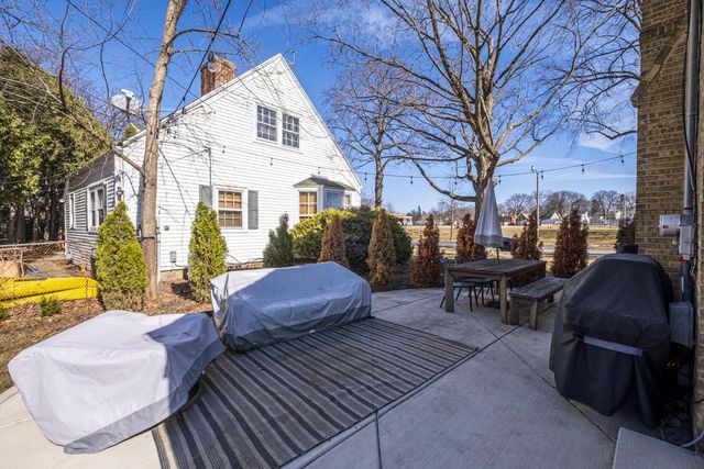 2867 N 72nd STREET, Milwaukee, WI 53210