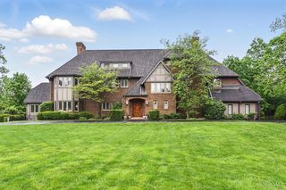 820 Van Nes Drive, Glendale, OH 45246