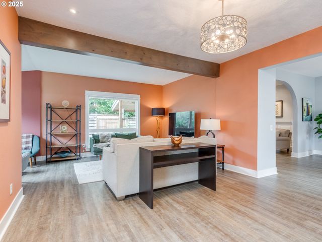 420 S CENTER St, Newberg, OR 97132
