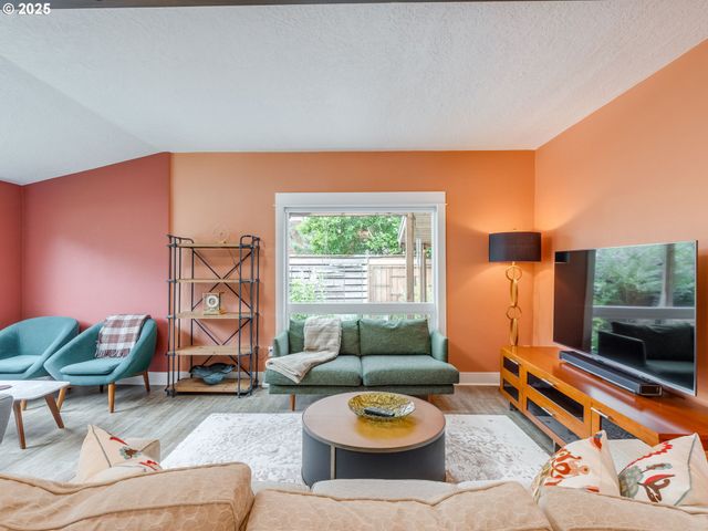 420 S CENTER St, Newberg, OR 97132