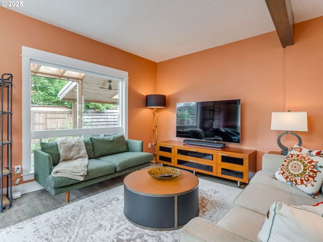 420 S CENTER St, Newberg, OR 97132