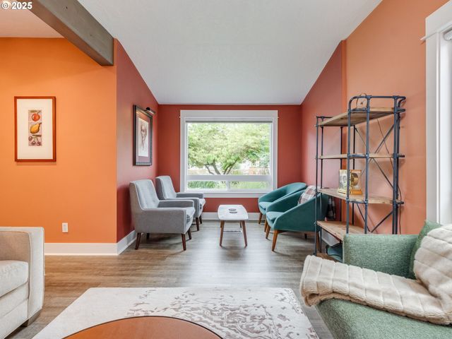420 S CENTER St, Newberg, OR 97132