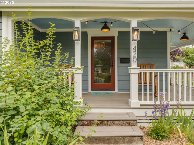 420 S CENTER St, Newberg, OR 97132