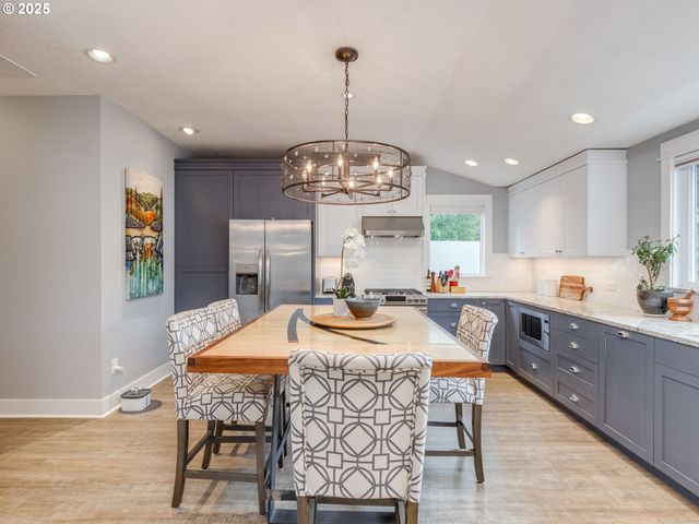 420 S CENTER St, Newberg, OR 97132