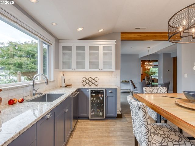 420 S CENTER St, Newberg, OR 97132