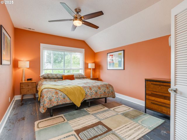 420 S CENTER St, Newberg, OR 97132