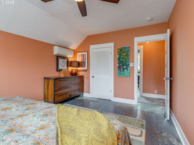 420 S CENTER St, Newberg, OR 97132