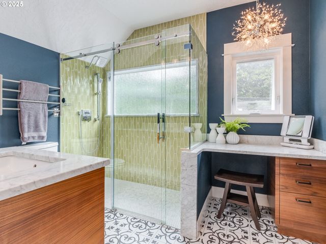 420 S CENTER St, Newberg, OR 97132