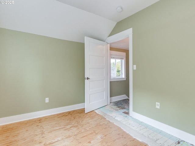 420 S CENTER St, Newberg, OR 97132