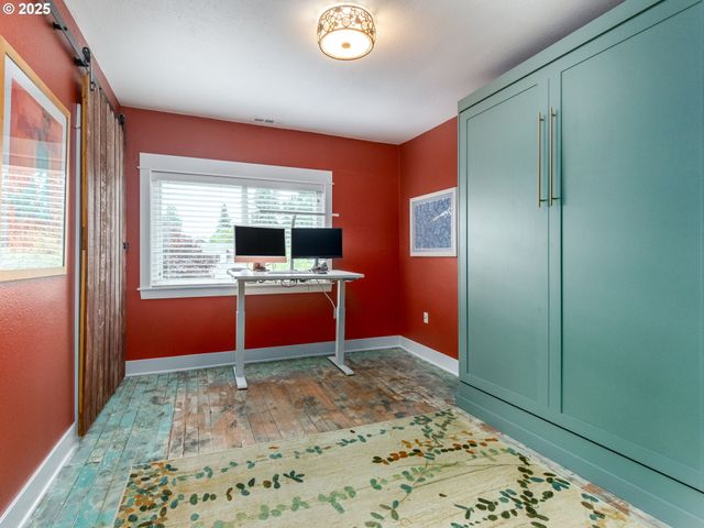 420 S CENTER St, Newberg, OR 97132