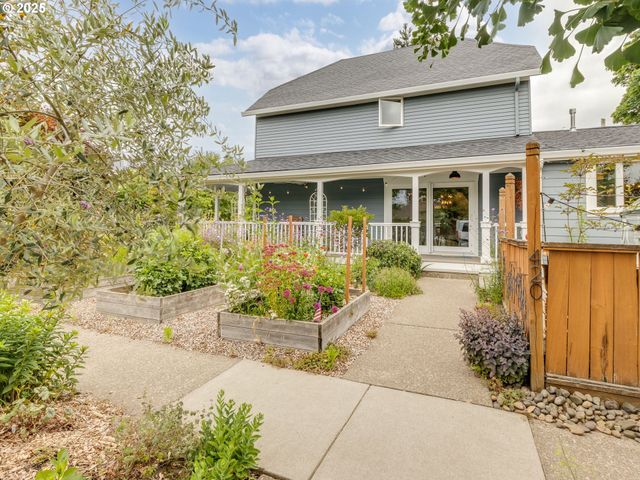 420 S CENTER St, Newberg, OR 97132