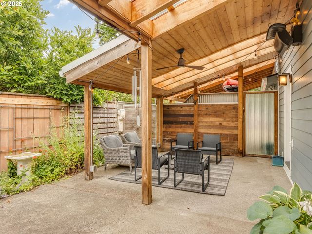 420 S CENTER St, Newberg, OR 97132