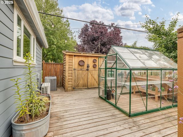 420 S CENTER St, Newberg, OR 97132