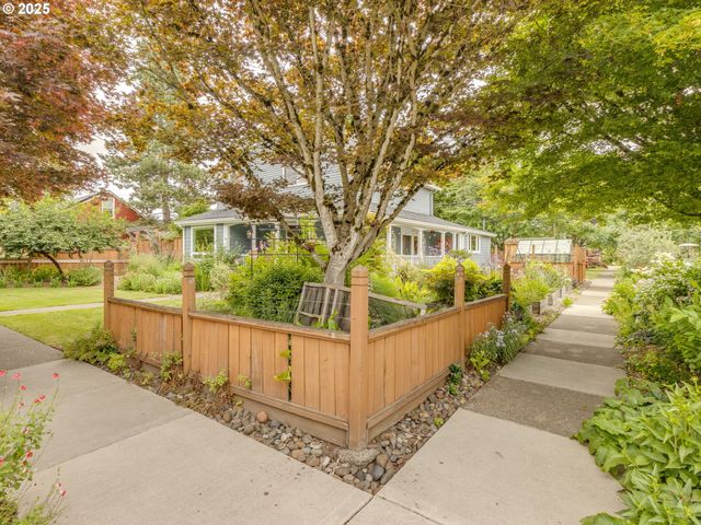420 S CENTER St, Newberg, OR 97132