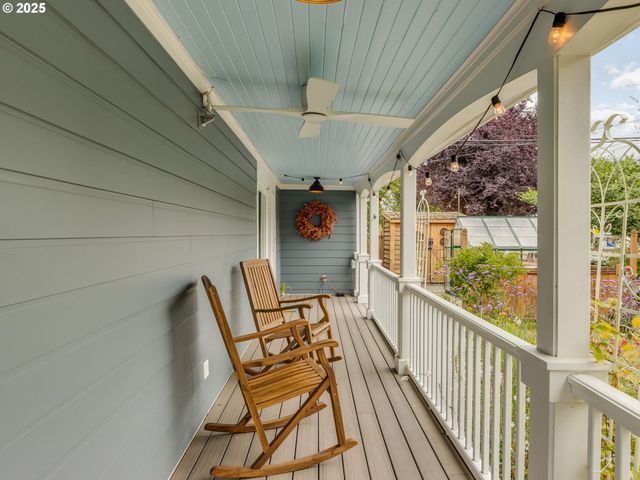 420 S CENTER St, Newberg, OR 97132