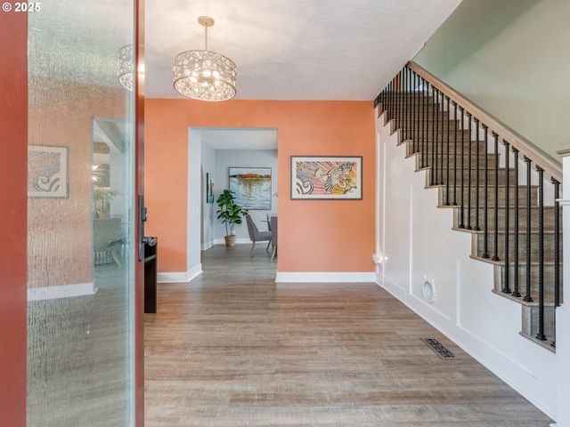 420 S CENTER St, Newberg, OR 97132