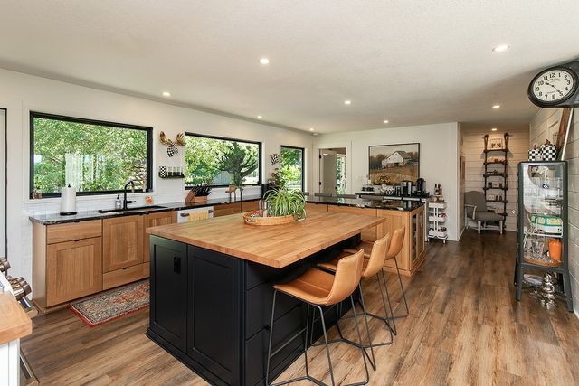 3285 Ashworth Road, Waukee, IA 50263