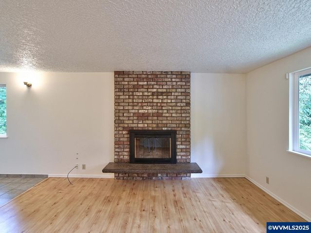 1745 NE West Devils Lake Rd, Lincoln City, OR 97367