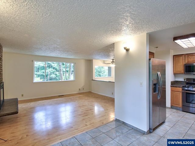 1745 NE West Devils Lake Rd, Lincoln City, OR 97367