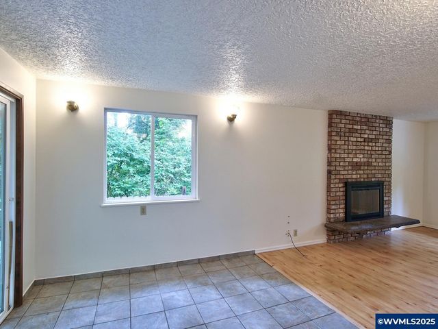 1745 NE West Devils Lake Rd, Lincoln City, OR 97367