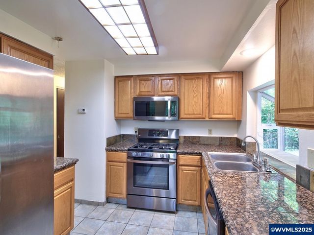 1745 NE West Devils Lake Rd, Lincoln City, OR 97367