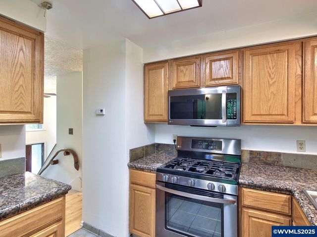 1745 NE West Devils Lake Rd, Lincoln City, OR 97367