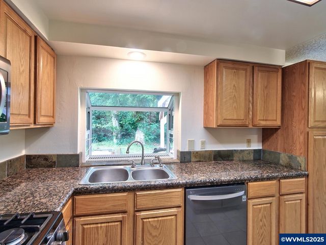 1745 NE West Devils Lake Rd, Lincoln City, OR 97367