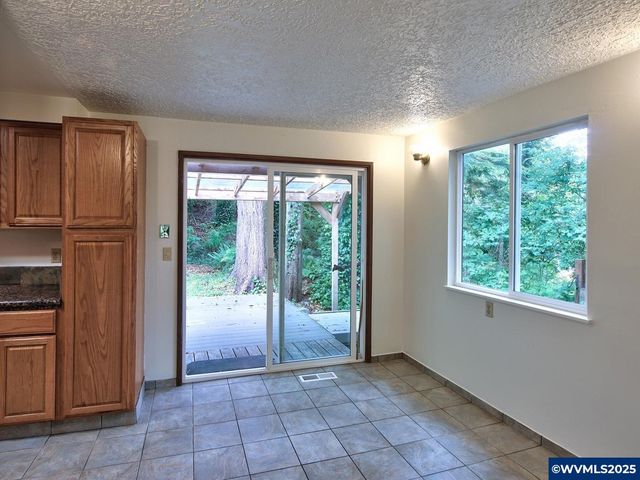 1745 NE West Devils Lake Rd, Lincoln City, OR 97367