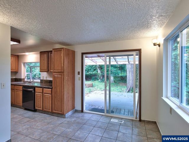 1745 NE West Devils Lake Rd, Lincoln City, OR 97367