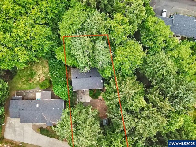 1745 NE West Devils Lake Rd, Lincoln City, OR 97367