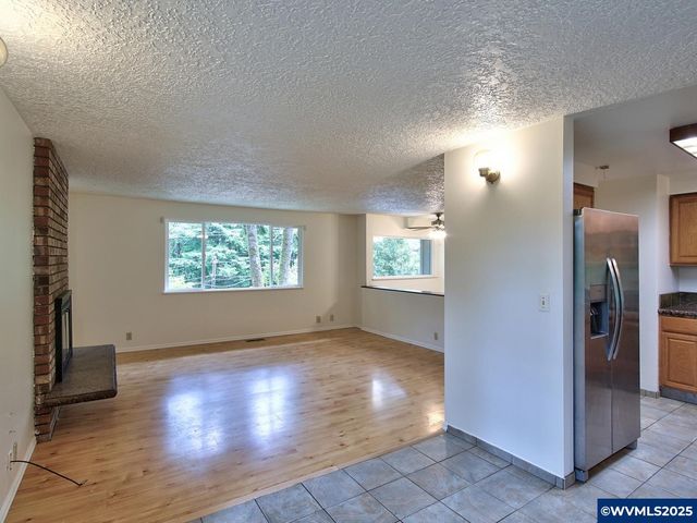 1745 NE West Devils Lake Rd, Lincoln City, OR 97367