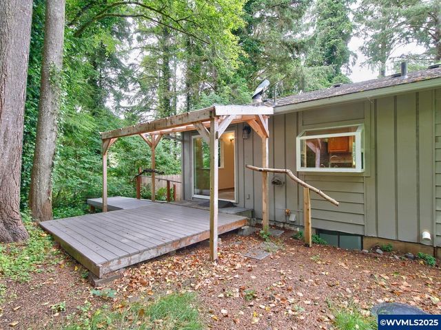 1745 NE West Devils Lake Rd, Lincoln City, OR 97367