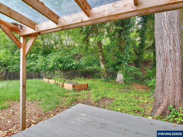 1745 NE West Devils Lake Rd, Lincoln City, OR 97367