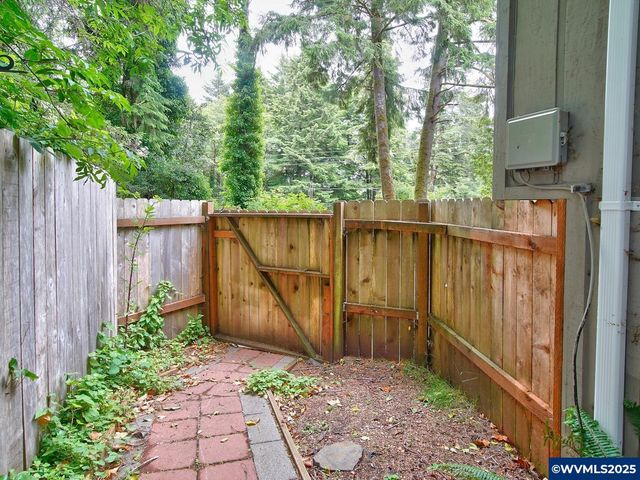 1745 NE West Devils Lake Rd, Lincoln City, OR 97367