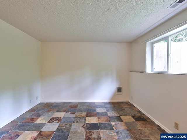 1745 NE West Devils Lake Rd, Lincoln City, OR 97367