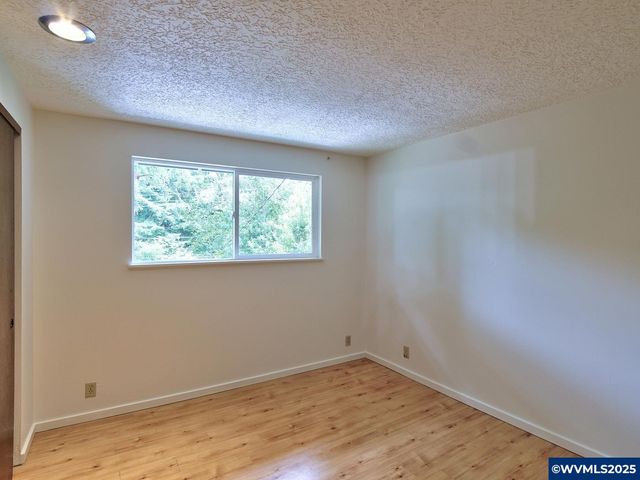 1745 NE West Devils Lake Rd, Lincoln City, OR 97367