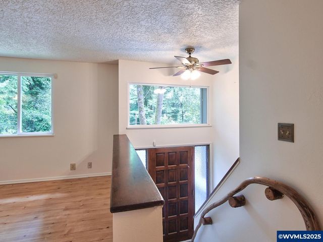 1745 NE West Devils Lake Rd, Lincoln City, OR 97367