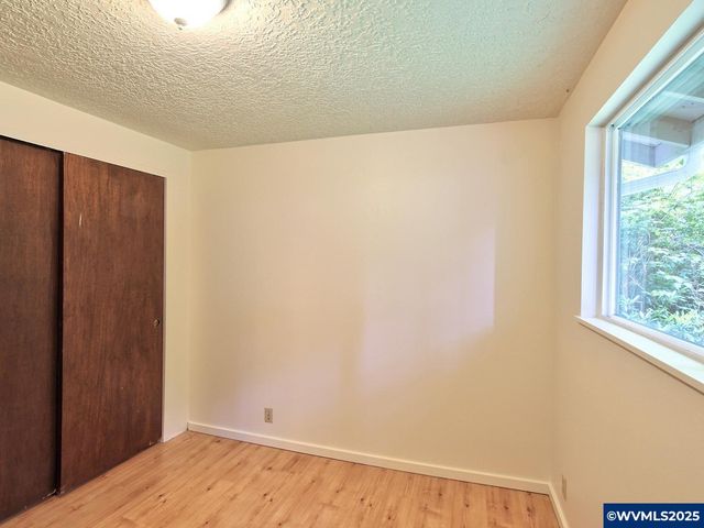 1745 NE West Devils Lake Rd, Lincoln City, OR 97367