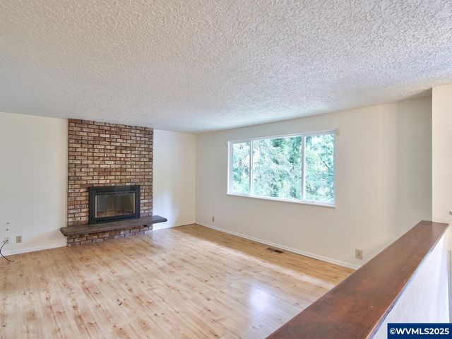 1745 NE West Devils Lake Rd, Lincoln City, OR 97367