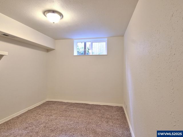 1745 NE West Devils Lake Rd, Lincoln City, OR 97367