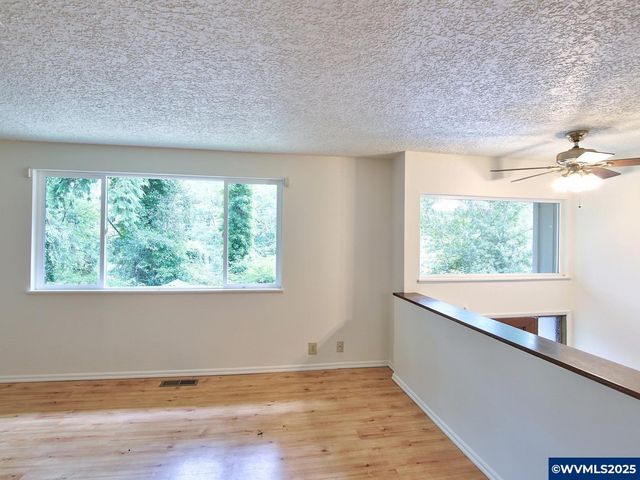 1745 NE West Devils Lake Rd, Lincoln City, OR 97367