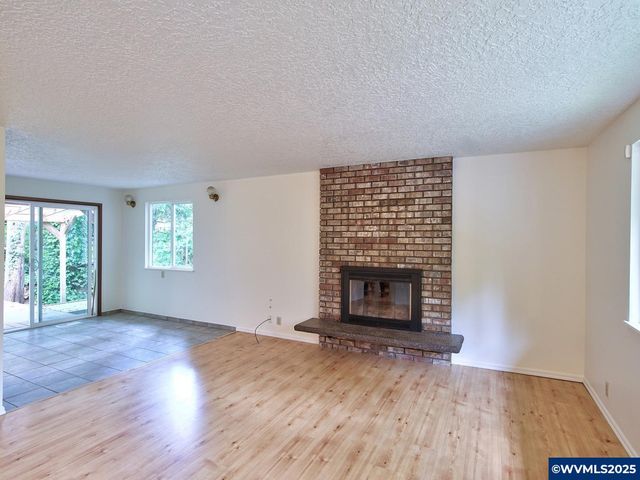 1745 NE West Devils Lake Rd, Lincoln City, OR 97367