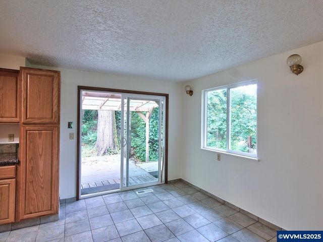 1745 NE West Devils Lake Rd, Lincoln City, OR 97367