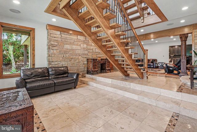 322 OLDE MEADOW LN, Hershey, PA 17033