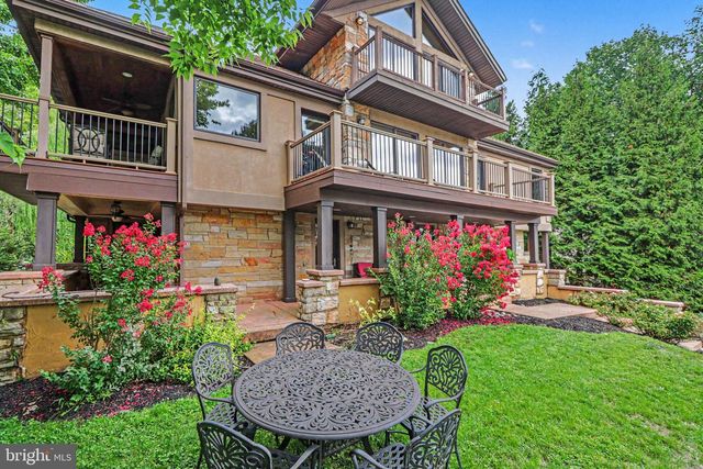 322 OLDE MEADOW LN, Hershey, PA 17033