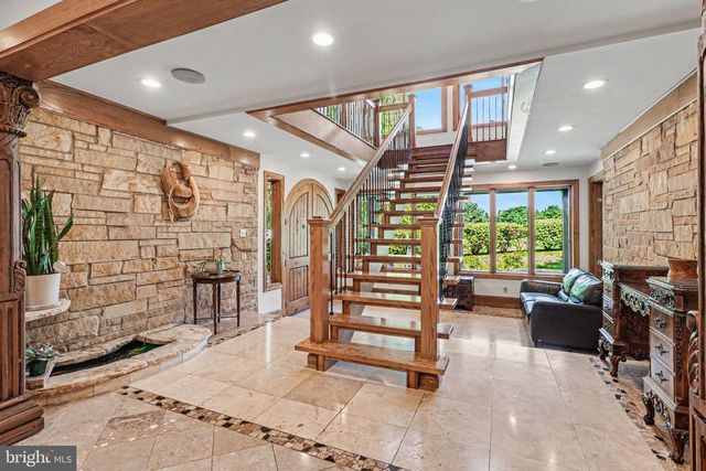 322 OLDE MEADOW LN, Hershey, PA 17033