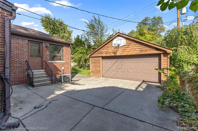 745 Beechmont Street, Dearborn, MI 48124