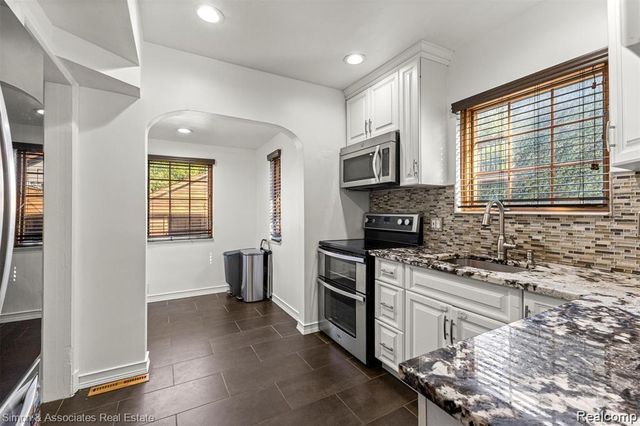 745 Beechmont Street, Dearborn, MI 48124