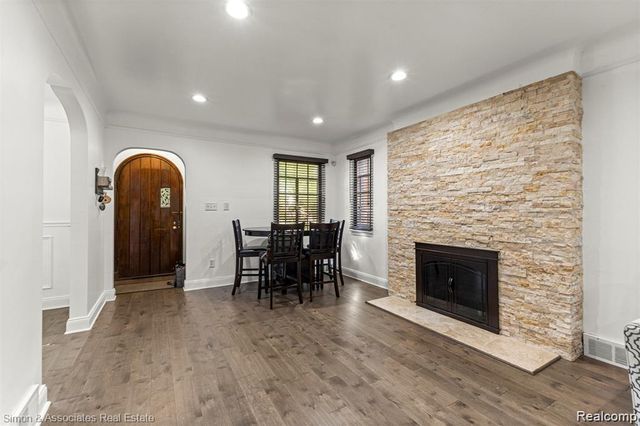 745 Beechmont Street, Dearborn, MI 48124