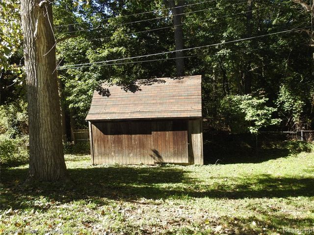 5919 Western Road, Flint, MI 48506